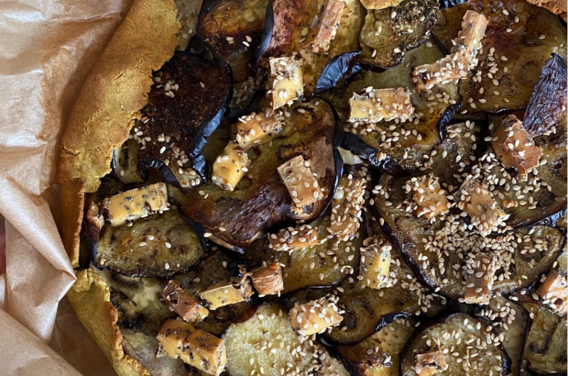 Tarte rustique aubergines / tofu fumé