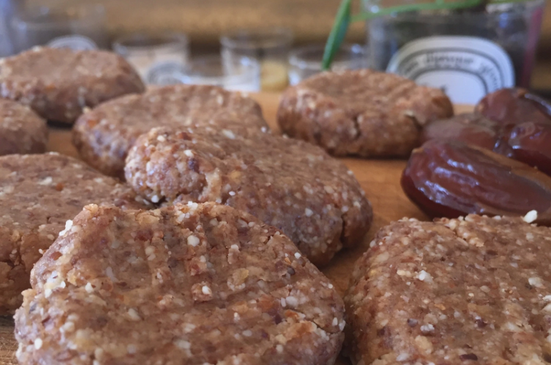 Raw peanut cookies